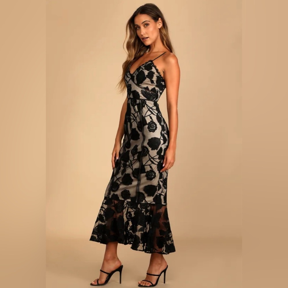 NWT Lulu’s Alluring Dream black floral mesh lace trumpet midi dress